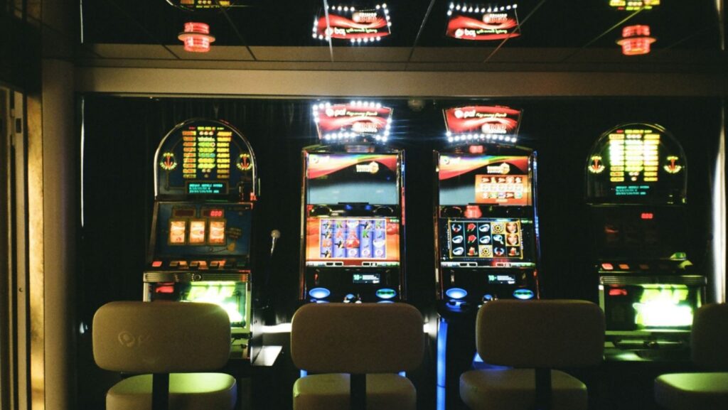 The Fascinating World of Online Slots: How They Work and Why They’re Popular